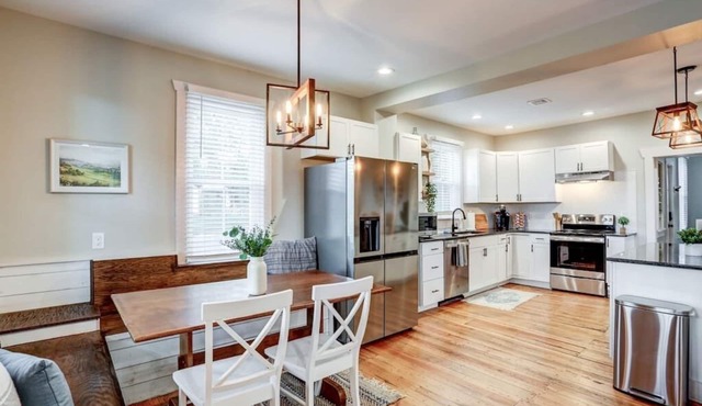 Beautiful Farmhouse close to Lanc, Hershey, Etown!