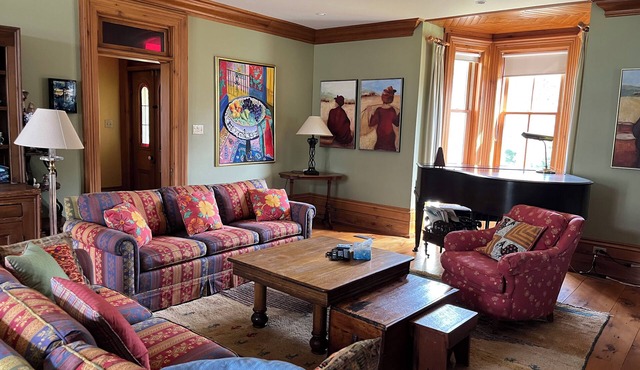 Beautiful farmhouse in the rolling hills of Mulmur 1.5 hrs north of Toronto