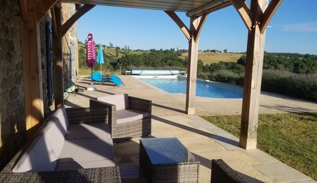 Beautiful Farmhouse in Dordogne Valley, large private Heated Pool, amazing views