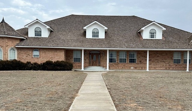 Beautiful Farmhouse located 2 miles outside of Panhandle TX.