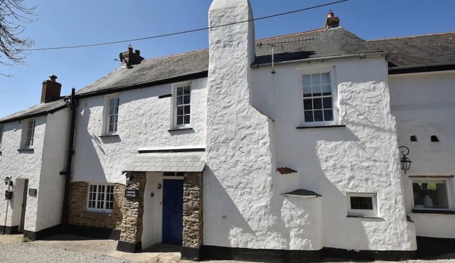Beautiful farmhouse located in a delightful, quiet spot in the centre of Croyde.