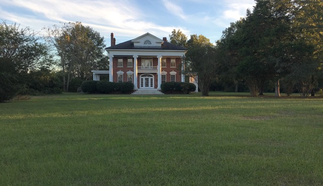 Beautiful Farmhouse near Tuscaloosa