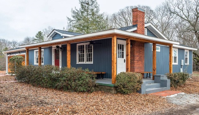 Beautiful Farmhouse on Private Acreage!