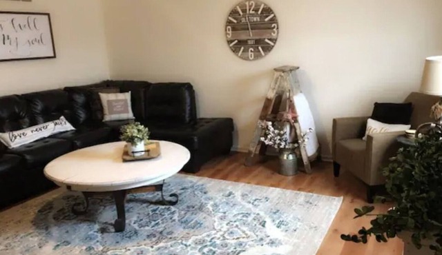 Beautiful Farmhouse Style Townhome - 3Bdrm