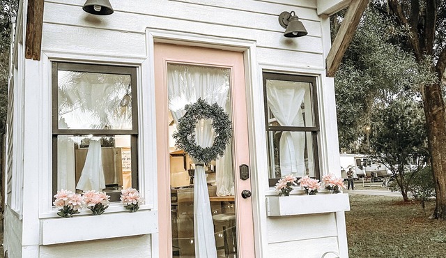 Beautiful Farmhouse Tiny Home - Entire Home!