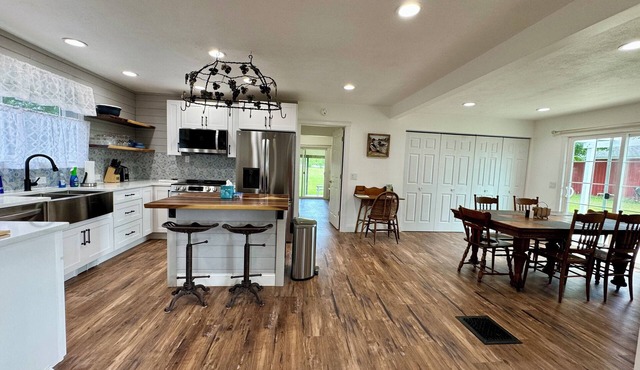 Beautiful Farmhouse! 20% discount!