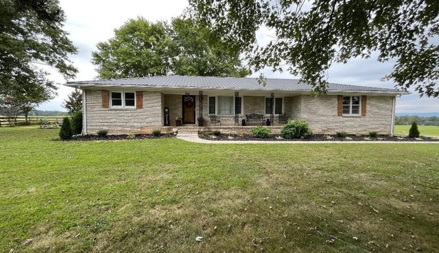 Beautiful farmhouse on a 200 acre farm. Close to Rock Island State Park.