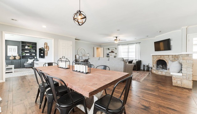 Beautiful Farmhouse Style Home Near Lake Hefner