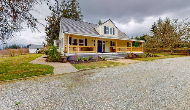 Beautiful farmhouse with private hot tub, pastoral views, gas fireplace, & porch