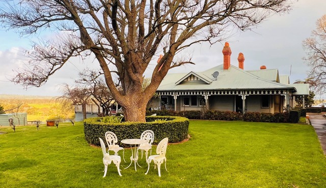 Beautiful Federation Residence for 16 Guests (A perfect venue for weddings)