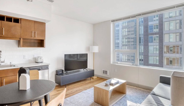 Beautiful First Hill 1BR w/ Gym, W/D & BBQ, great views, by Blueground