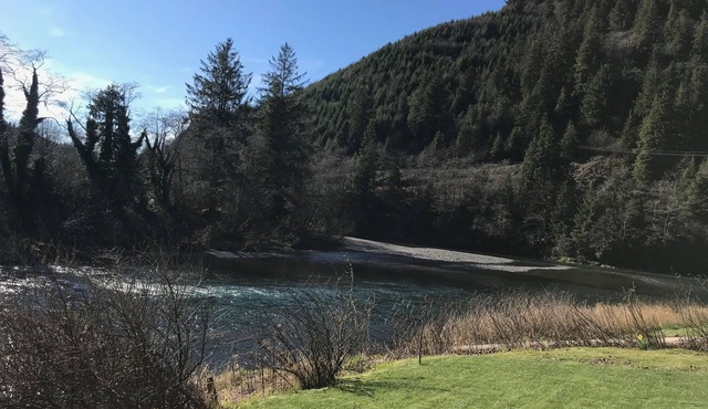 Beautiful Fishing, Hunting, Horse riding Lodge right off the Wilson in Tillamook