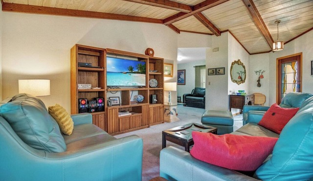 Beautiful Fishing Lake Front Home, Close To Beaches And Theme Parks, Sleeps 6.