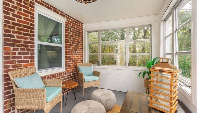 Beautiful Florida Cottage! St Andrews Gem-Pet Friendly, 1.5 blocks to the beach!