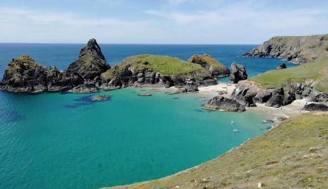 Beautiful four-bed Cornish farmhouse in idyllic setting at head of Helford River