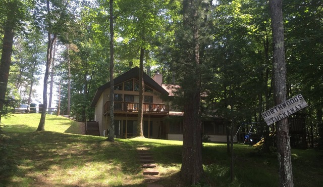 Beautiful Four Bedroom Lake Home In The Heart Of The Northwoods