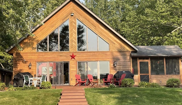 Beautiful four season chalet in northern Wisconsin Lakeshore