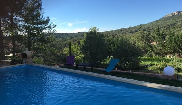BEAUTIFUL VILLA WITH POOL 10 minutes from Aix en Provence