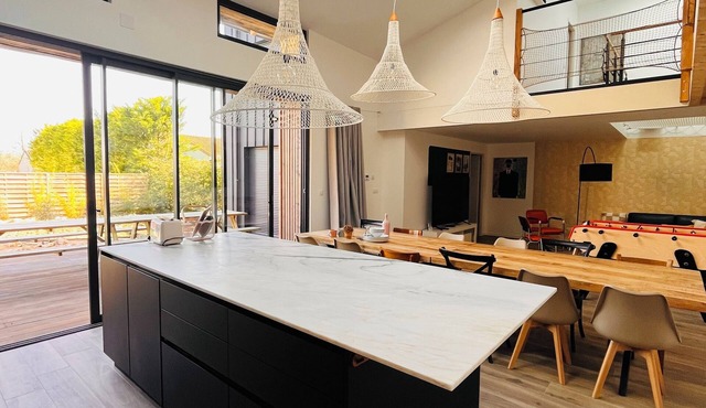 Beautiful renovated farmhouse with swimming pool 5 minutes from Futuroscope