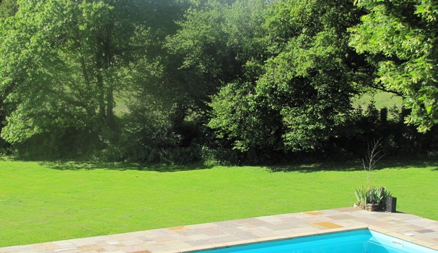 Beautifully restored 5 bedroom farmhouse, large swimming pool & 30 acres of land