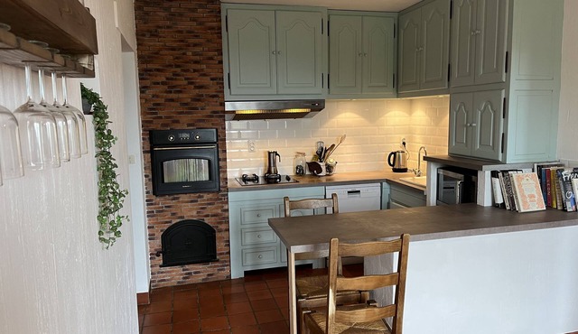 Beautiful house and gardens close to many iconic cycling peaks.