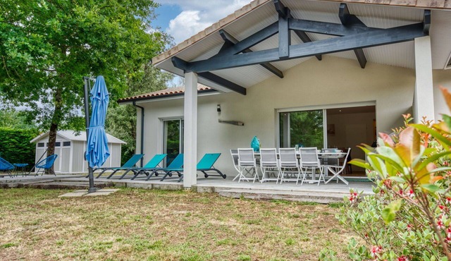 Beautiful private villa for 6 people with WIFI, TV and terrace