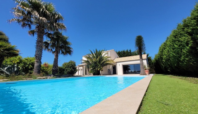 Beautiful villa by the sea in an exceptional setting