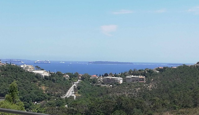 BEAUTIFUL VIEW OF CANNES BAY AND LERINS ISLANDS