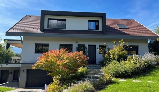 Beautiful new villa - great views on lake and mountains - quiet environment