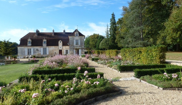 beautiful seventeenth chartreuse, all comfort, fenced pool, near Bergerac