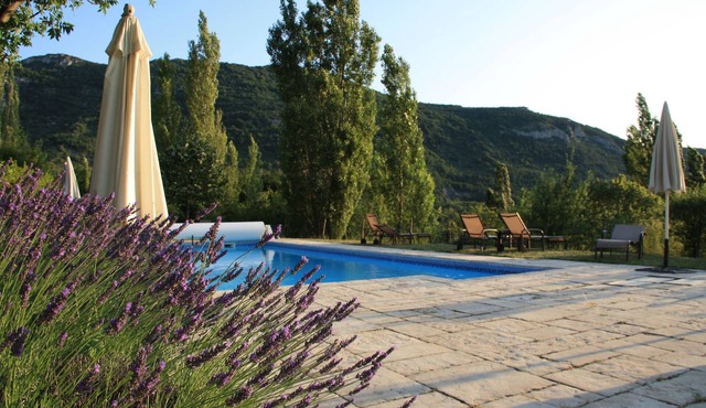 Beautiful house in an exceptional place - jacuzzi & pool-in Drôme Provençale