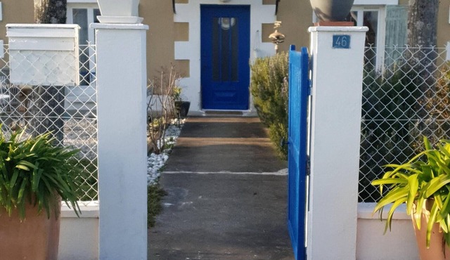 Beautiful Charentais house with garden, sleeps 8 to 15, on the Giro estuary