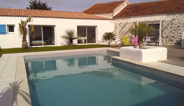 Beautiful Noirmoutier house with swimming pool for 12-15 people.