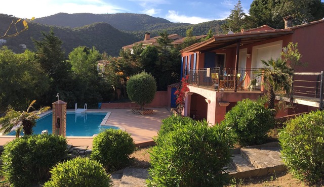 Beautiful airconditionned villa, 7 min to the beach, sea view, pool, garden, BBQ