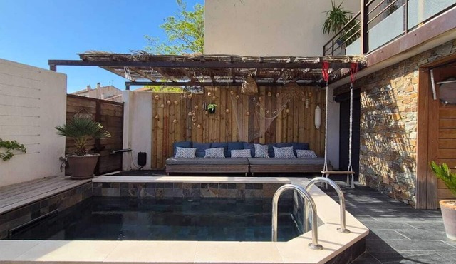 Beautiful townhouse, 8 people, outdoor/swimming pool, 10 minutes from Cassis and La Ciotat beaches