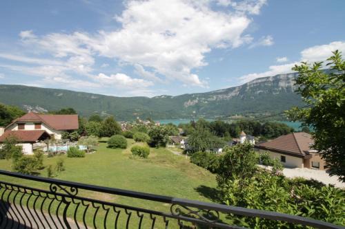 Beautiful villa on the slopes of Lake Aiguebelette!