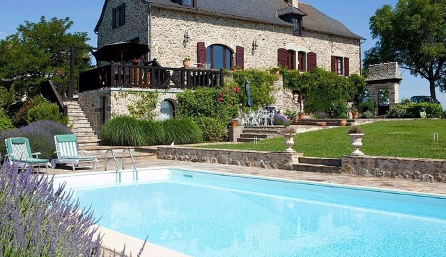 Beautifully Restored Stone House, Private Pool, Idyllic Setting & Stunning Views 10 mins from Najac!