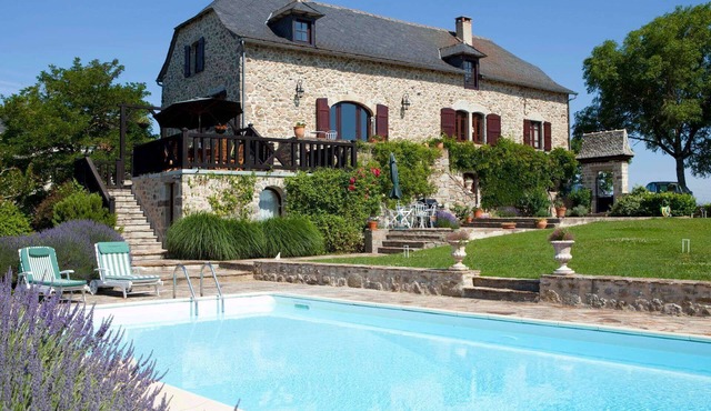 Beautifully Restored Stone House, Private Pool, Idyllic Setting & Stunning Views 10 mins from Najac!