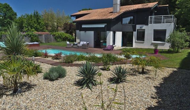 Beautiful quiet house with pool