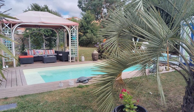 Beautiful house, private swimming pool, large enclosed garden in a quiet location 5 minutes from the beach.