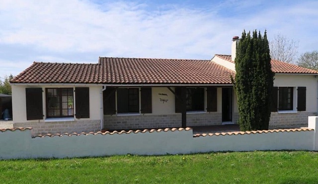 Beautiful Villa with heated pool - just 10 minutes from the sea!