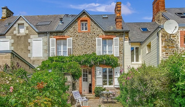 Beautiful home in Saint-Jean-le-Thomas with WiFi
