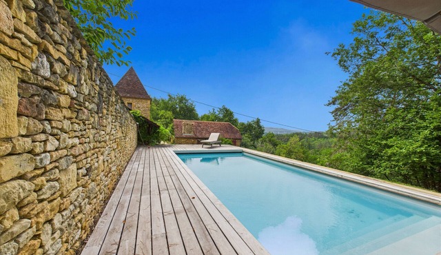 Beautiful house with pool for 6