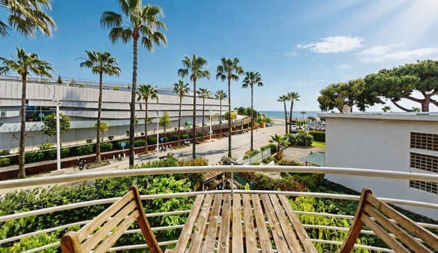 Beautiful flat with balcony and sea view