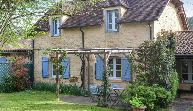 Beautiful home in Saint Leon sur Vezere