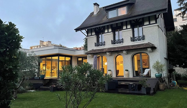 Beautiful house between Paris and Disneyland, sleeps 8, 4 bedrooms - 2 bathrooms
