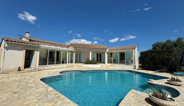 Beautiful single-storey house in the heart of Le Somail