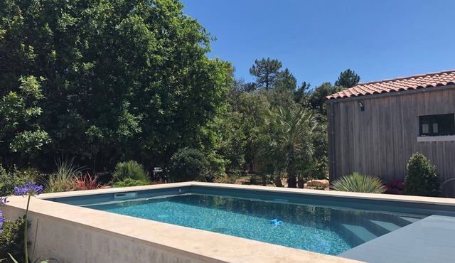 Beautiful House: Pool, Wooded Garden, Beach walk.