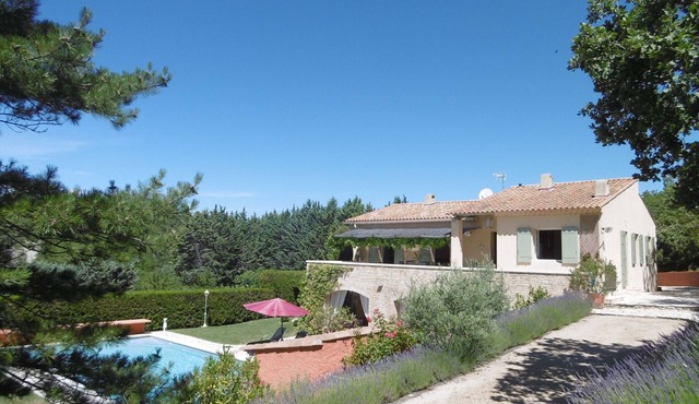 Beautiful charming gite, single storey for 7 people, pool, St Saturnin