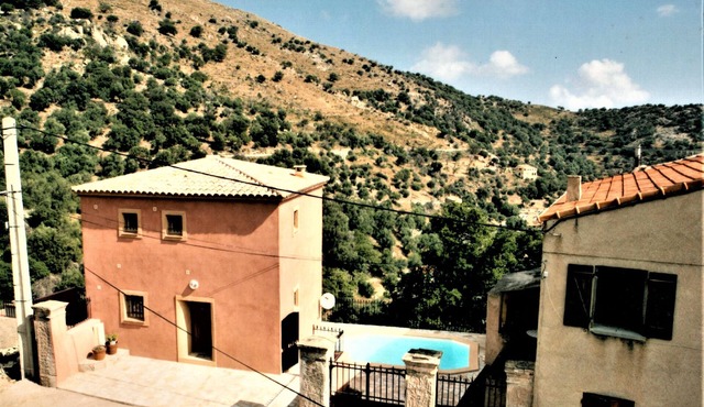 Beautiful house 8 people, swimming pool, 12km from the sea